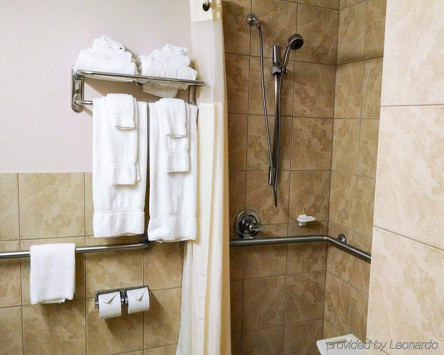 Plaza Inn & Suites Хагерстаун Экстерьер фото