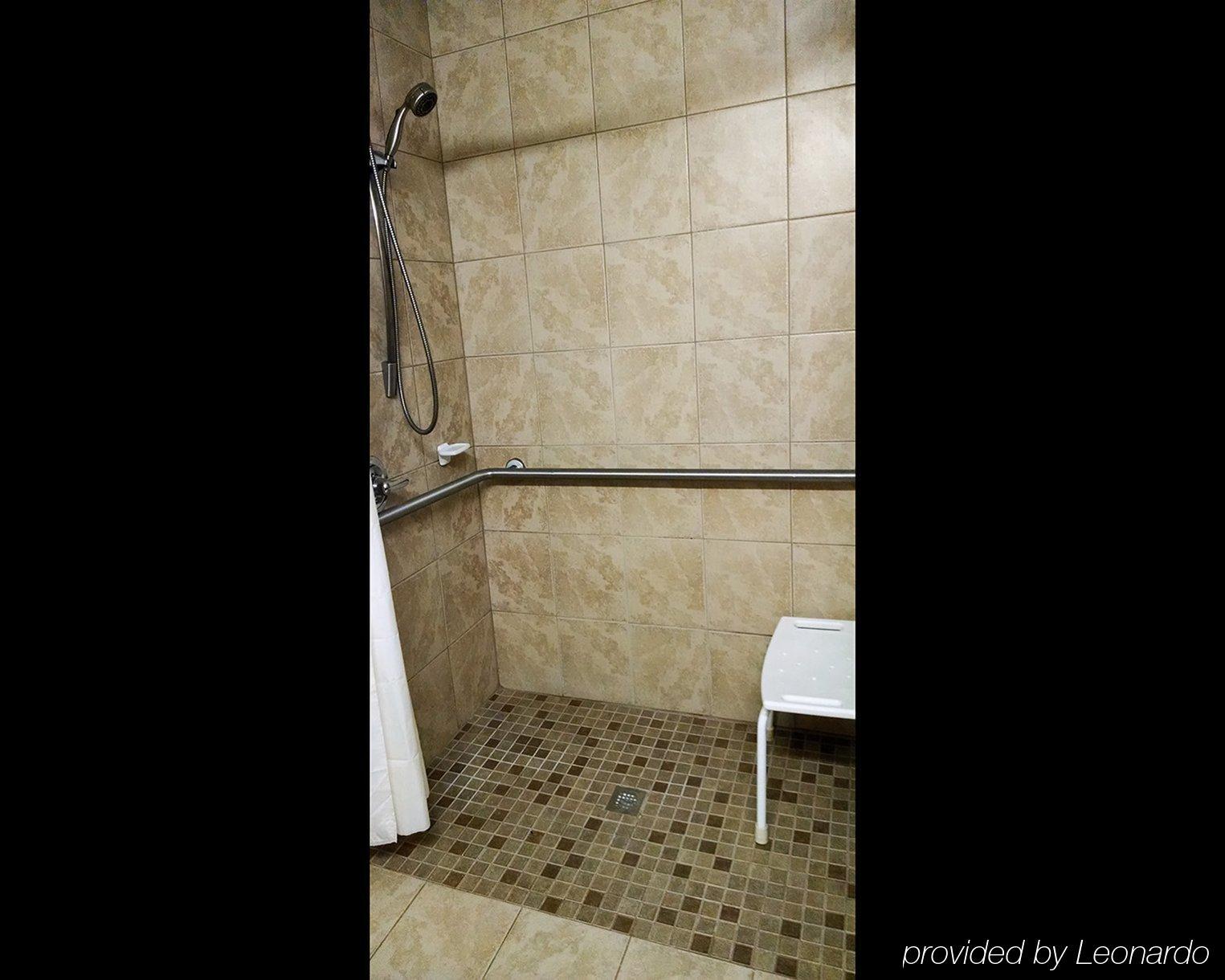 Plaza Inn & Suites Хагерстаун Экстерьер фото