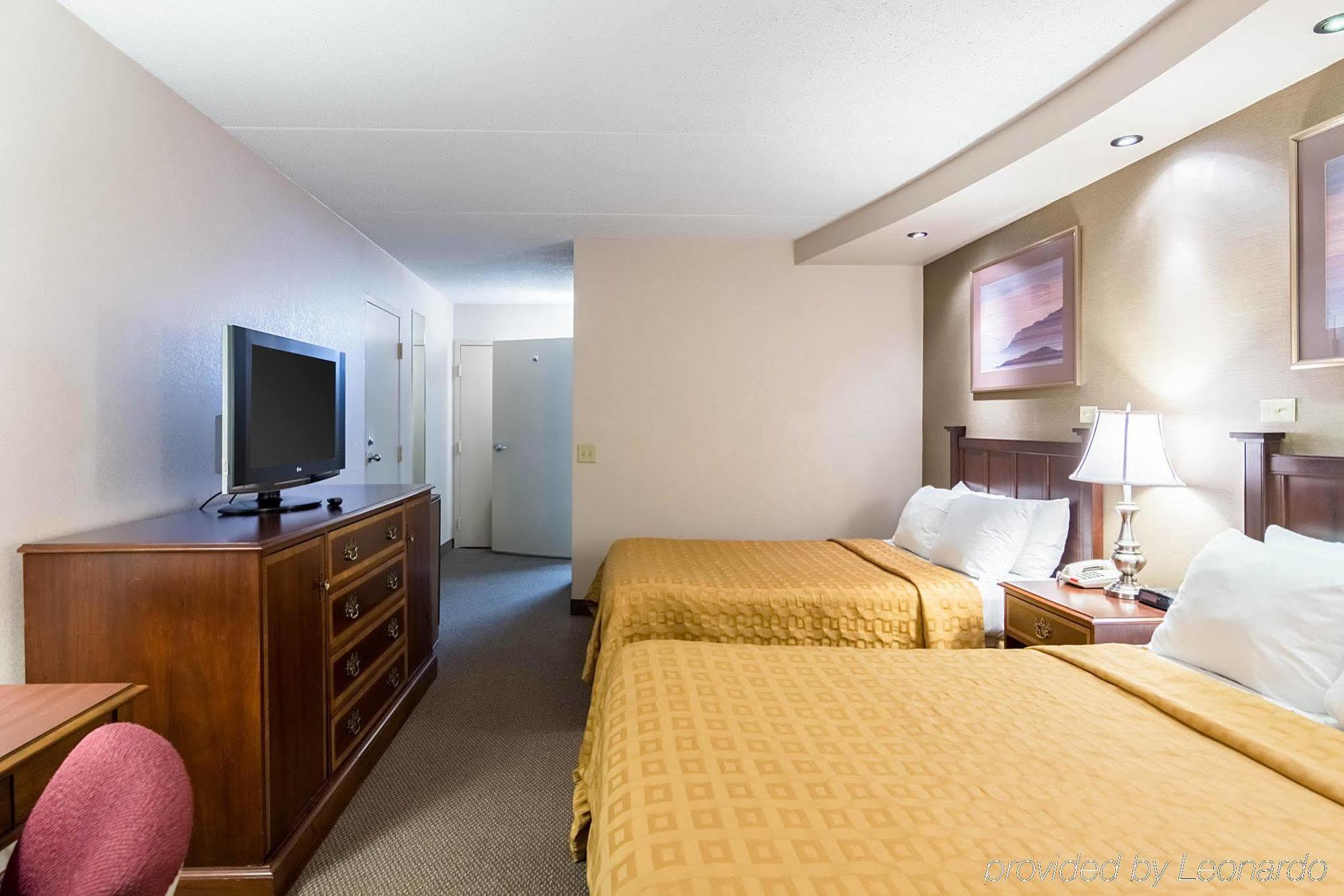 Plaza Inn & Suites Хагерстаун Экстерьер фото