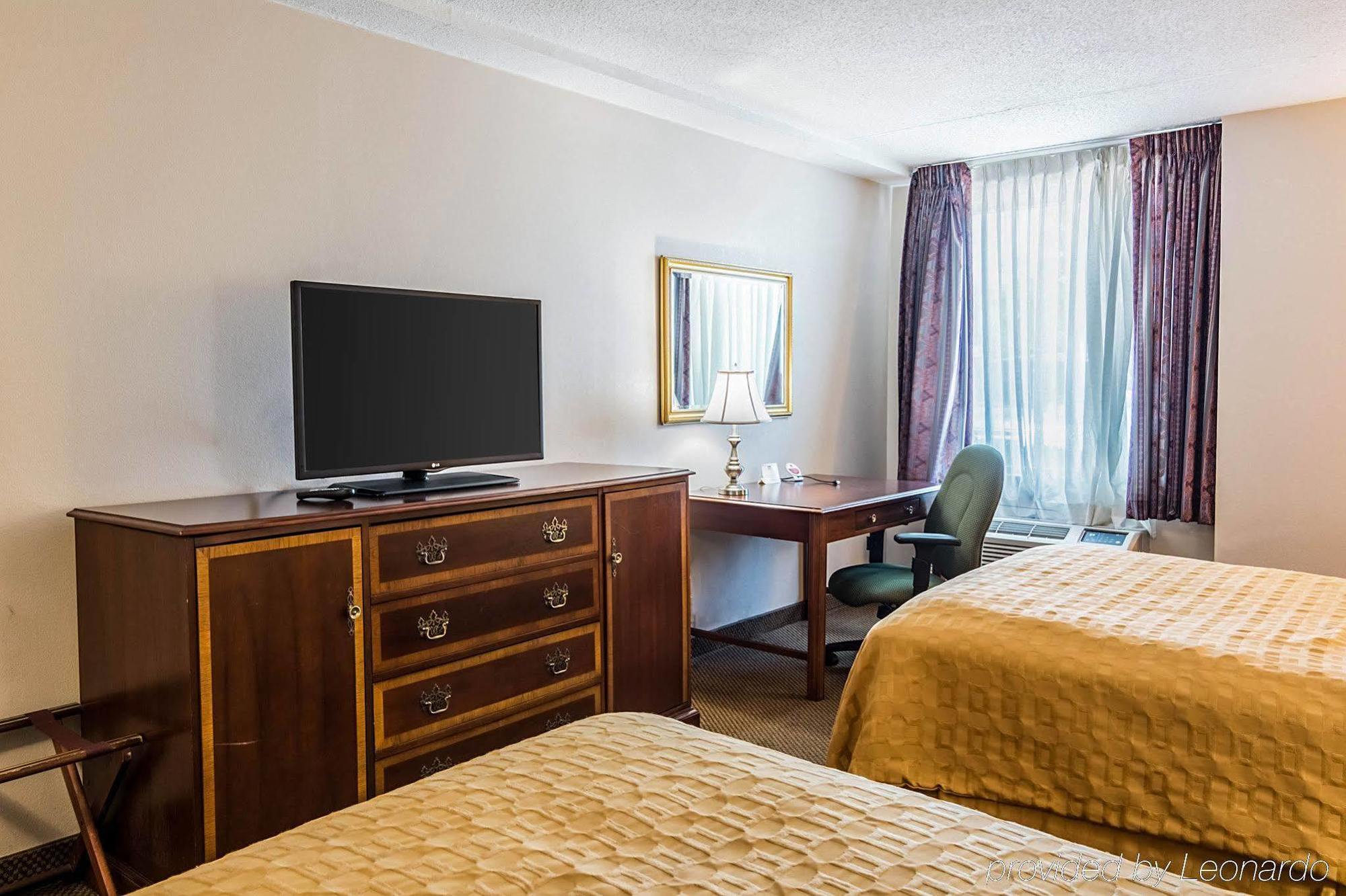 Plaza Inn & Suites Хагерстаун Экстерьер фото