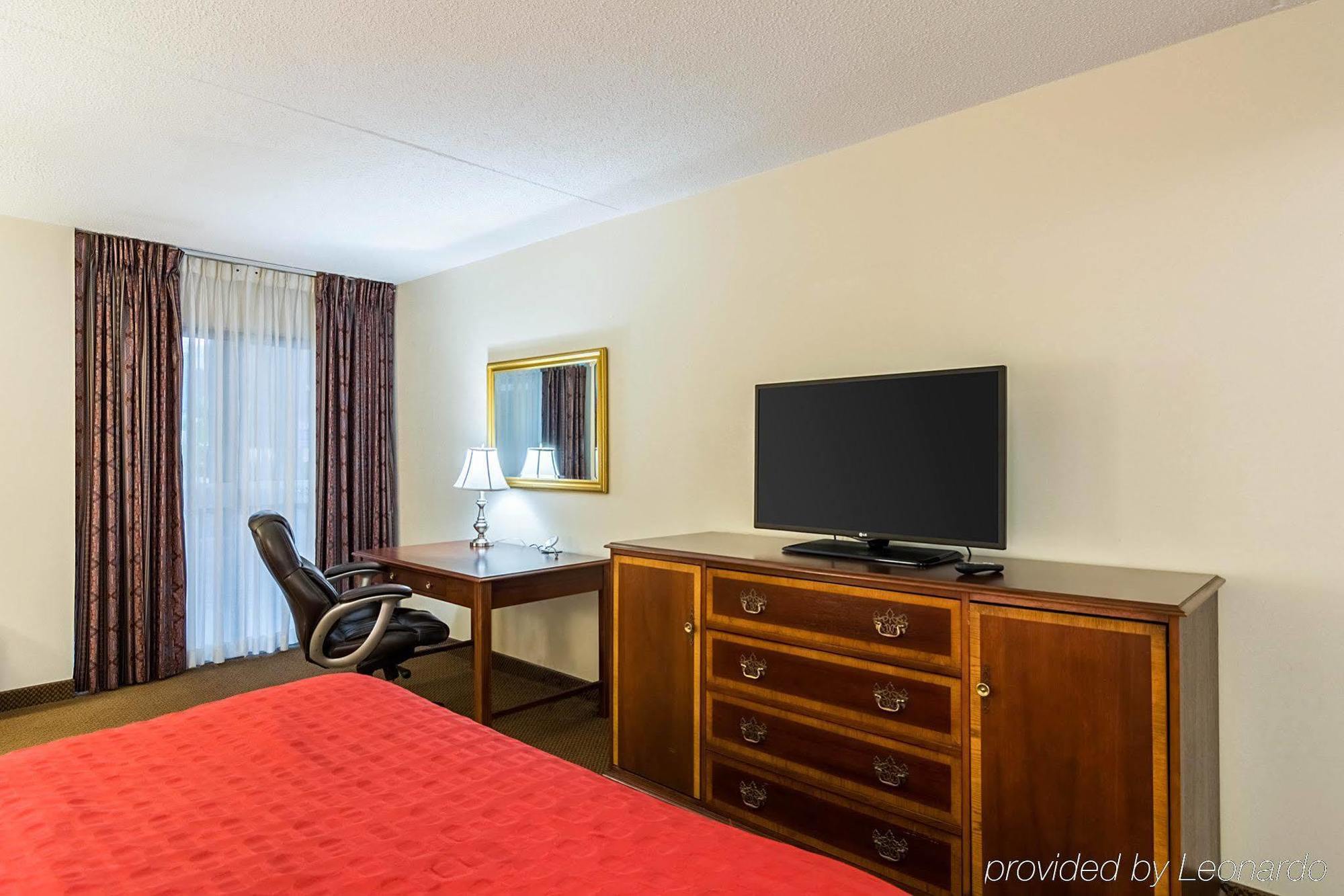 Plaza Inn & Suites Хагерстаун Экстерьер фото