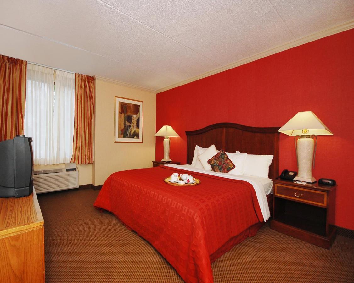 Plaza Inn & Suites Хагерстаун Экстерьер фото